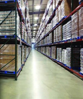Selective pallet rack aisle at Roberts Warehousing